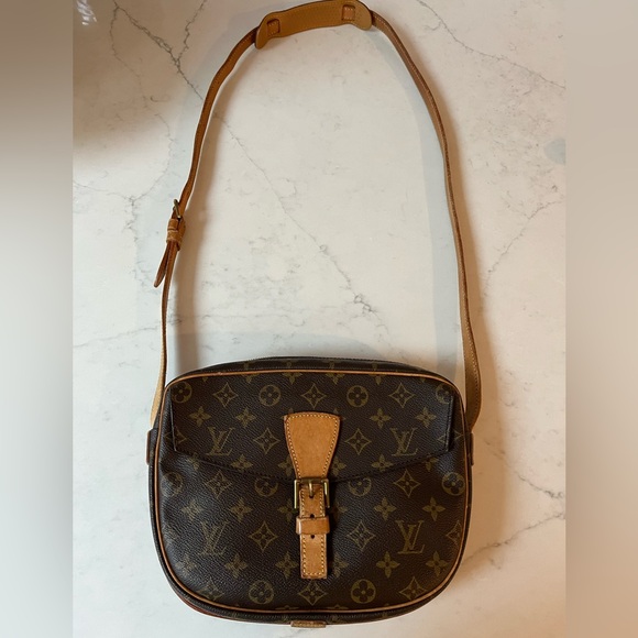 Louis Vuitton Handbags - Authentic Louis Vuitton Crossbody